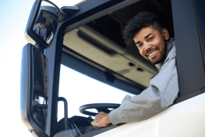 homme dans son camion