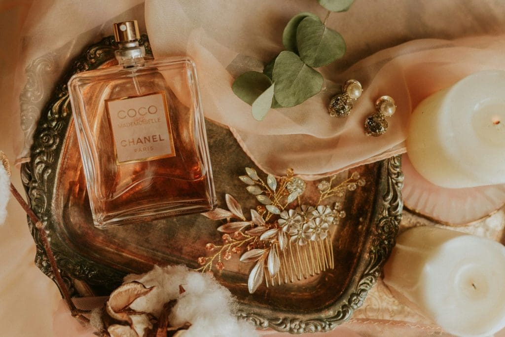 découvrez une sélection de parfums envoûtants et raffinés pour homme et femme sur notre boutique en ligne. profitez de notre large gamme de fragrances de qualité.