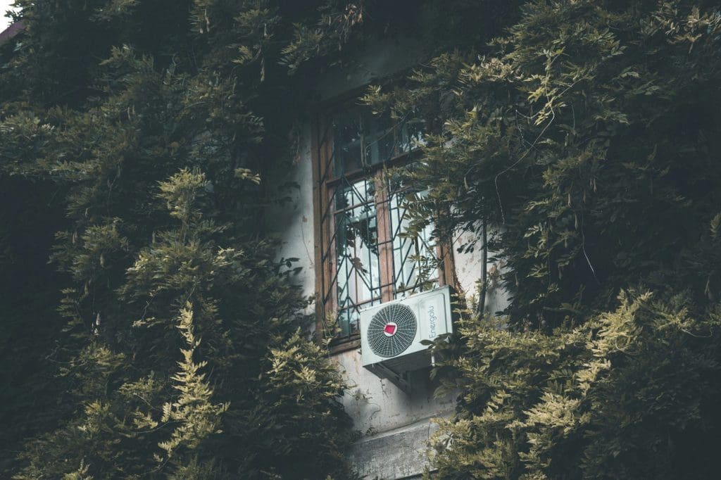 découvrez nos solutions de climatisation pour un confort optimal chez vous ou au travail avec notre gamme complète d'appareils de climatisation et de services de maintenance professionnels.