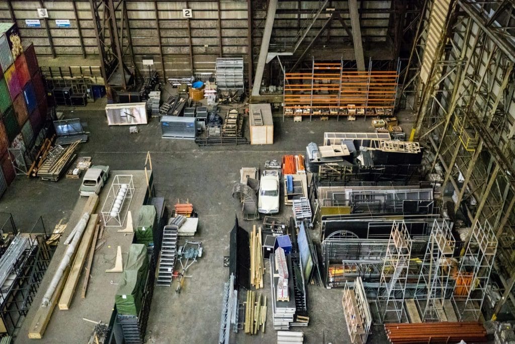 découvrez notre gamme de carreaux pour entrepôts, offrant durabilité, résistance et esthétique pour vos besoins de revêtement de sol industriel.