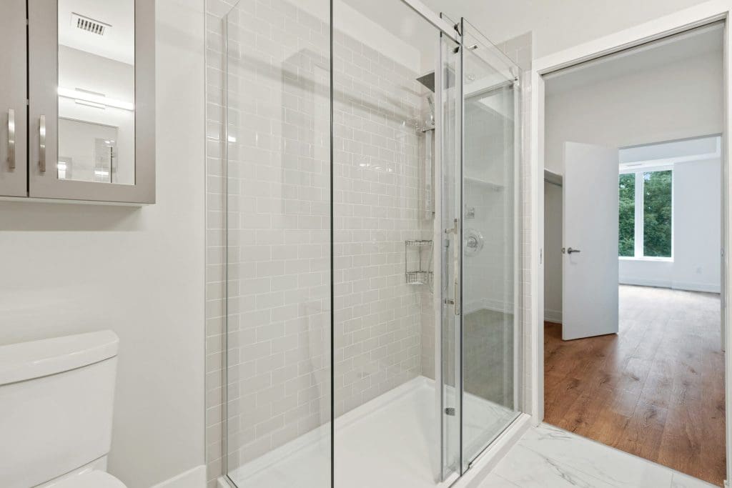 service d'installation de douches : faites installer votre nouvelle douche par des professionnels qualifiés pour un résultat impeccable.
