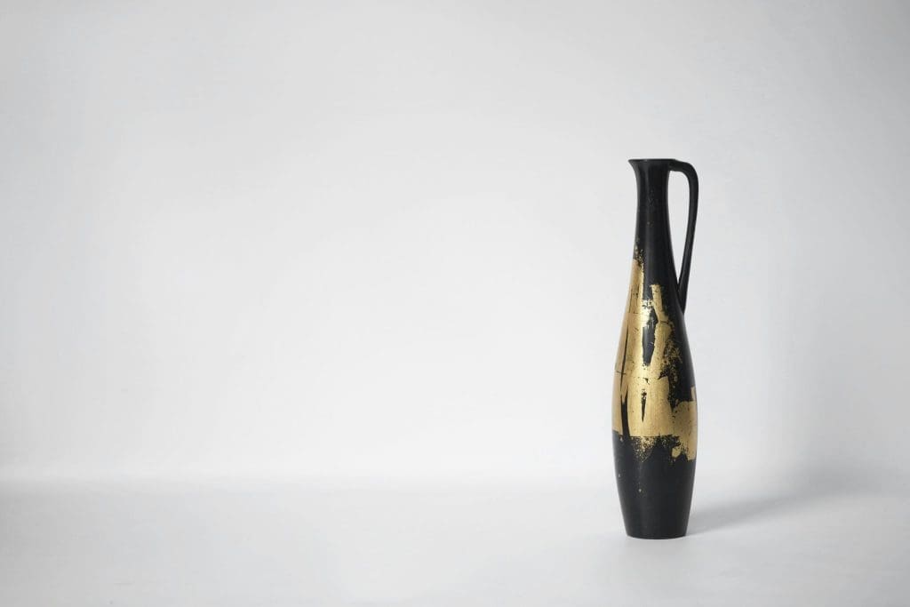 découvrez notre sélection de vases uniques et élégants pour sublimer votre décoration intérieure. trouvez le vase parfait pour mettre en valeur vos fleurs et plantes avec style.