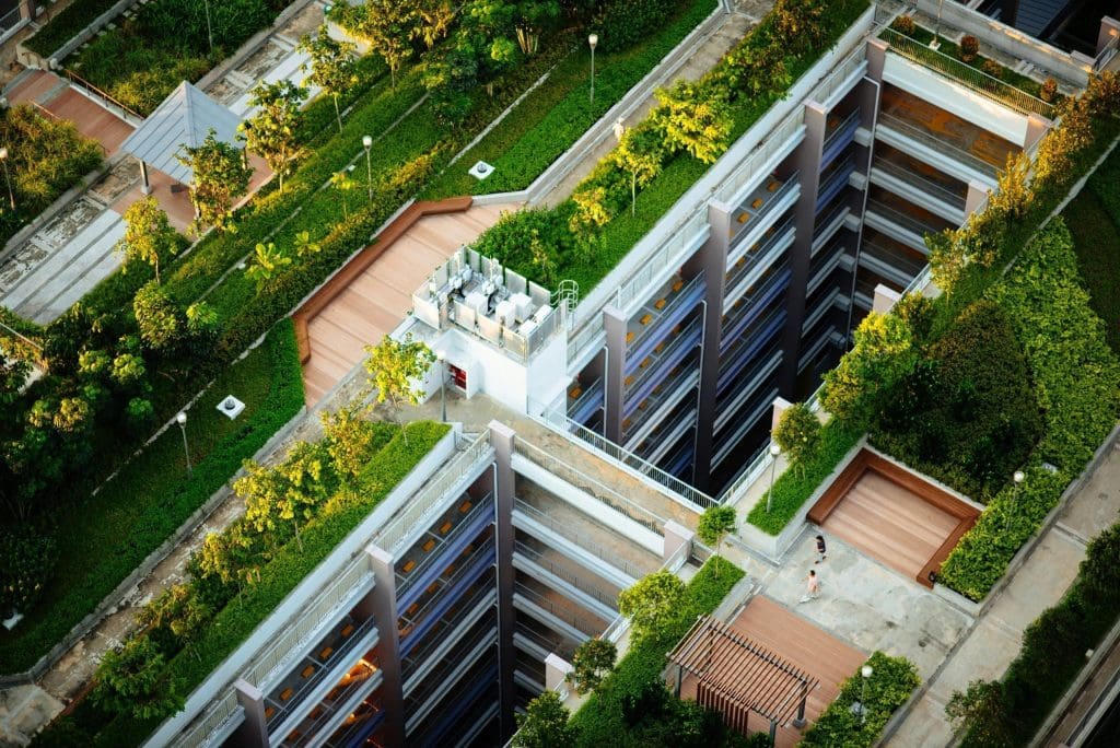 découvrez les avantages et les principes des toits végétalisés avec notre sélection d'informations sur les green roofs. réduisez votre empreinte carbone avec des toits verts durables et esthétiques.