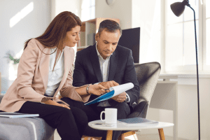 un homme une femme lecture contrat