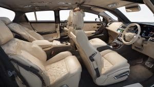 découvrez des astuces pratiques et créatives pour rehausser la décoration intérieure de votre voiture. transformez votre habitacle en un espace à votre image avec des conseils sur les accessoires, les couleurs et les styles. embarquez pour un voyage confortable et esthétique!