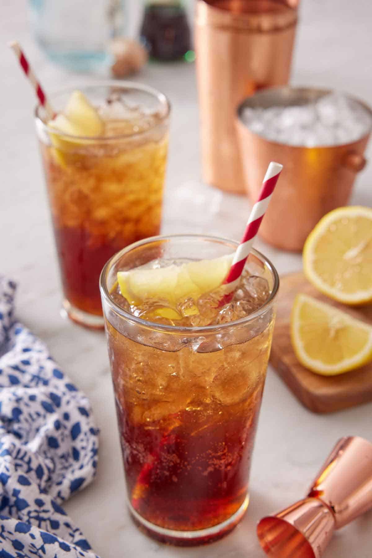 découvrez comment préparer un authentique cocktail long island iced tea : ingrédients, recette facile et astuces pour un mélange rafraîchissant, idéal pour vos soirées entre amis.