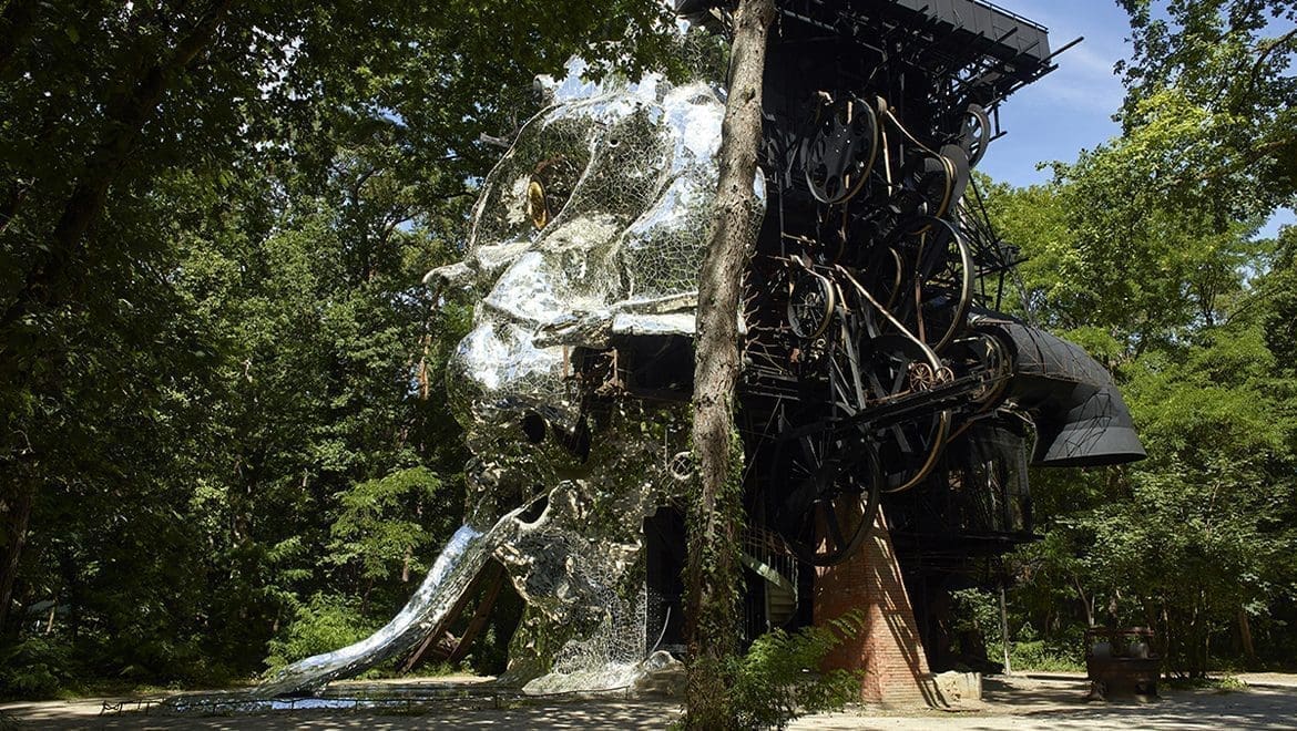 découvrez l'univers fascinant de tinguely, artiste suisse célèbre pour ses sculptures cinétiques et ses machines poétiques. plongez dans son œuvre innovante mêlant mouvement, art contemporain et mécanique.