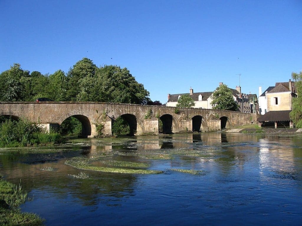 découvrez l'histoire riche et les traditions authentiques de montfort-le-gesnois, un village où le passé rencontre le présent au cœur de la sarthe.