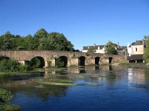 découvrez l'histoire riche et les traditions authentiques de montfort-le-gesnois, un village où le passé rencontre le présent au cœur de la sarthe.