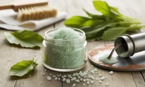 découvrez nos recettes maison de sel d'oseille avec les dosages idéaux pour éliminer efficacement taches et oxydes sur vos vêtements.