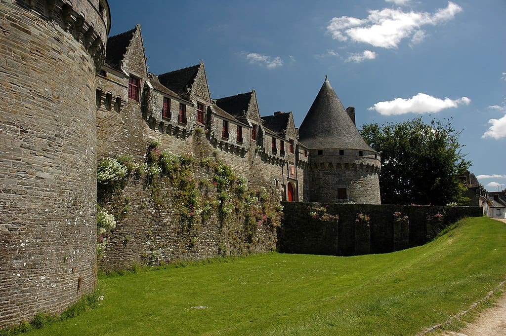 Guide complet du pressing à Pontivy : services, prix et astuces pour bien entretenir vos vêtements