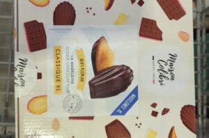 Coffret de madeleines gourmandes Maison Colibri présenté comme cadeau