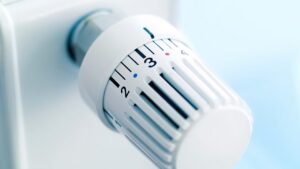 Robinet thermostatique monté sur un radiateur de chauffage central